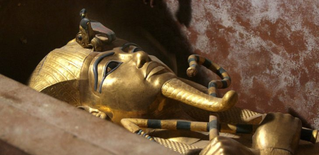 ЗАГАДКИ ЕГИПТА: Кинжал Тутанхамона имеет внеземное происхождение
