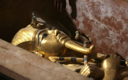 ЗАГАДКИ ЕГИПТА: Кинжал Тутанхамона имеет внеземное происхождение