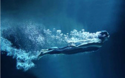 Человек способен дышать под водой долгое время