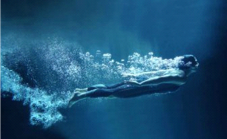 Человек способен дышать под водой долгое время