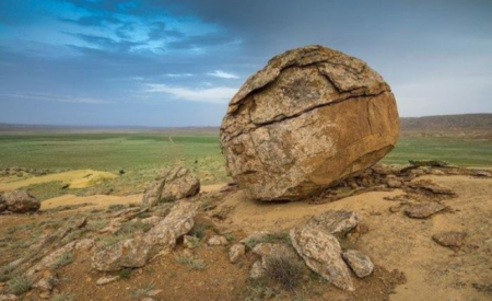 ДОЛИНА ШАРОВ — ЗАГАДОЧНОЕ МЕСТО В КАЗАХСТАНЕ