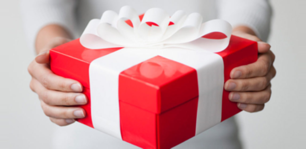 Почему дарить подарки приятнее, чем получать