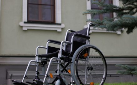 Инвалидам вручены первые электроколяски, сделанные в Казахстане