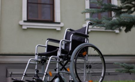 Инвалидам вручены первые электроколяски, сделанные в Казахстане