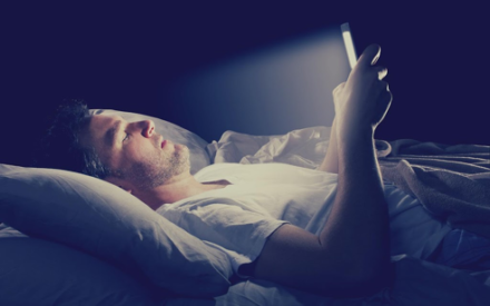 Ученые выяснили, что «ночной режим» на самом деле хуже, чем «дневной»