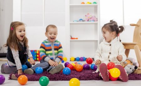 Младенцы оценили сложность задачи по действиям взрослых