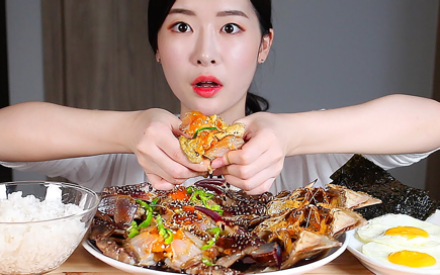 Зачем корейцы едят перед камерой?