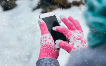 Холод против гаджета: почему смартфоны отключаются зимой