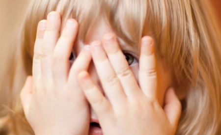 Застенчивость в раннем детстве повысила риск тревожных расстройств у взрослых