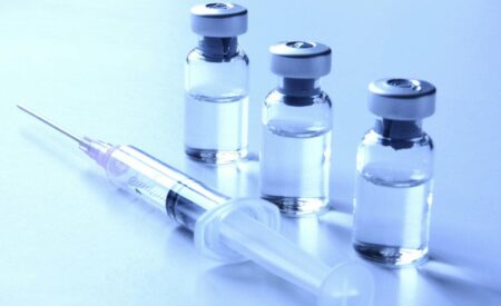 Названы основные различия между вакцинами Qaz Covid-in и «Спутник V»