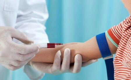 В Казахстане проводят исследование уровня содержания свинца в крови у детей