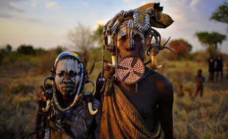 3 племени, которые до сих пор живут по древним обычаям