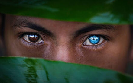 Как живет уникальное племя бутунг – люди с «электрическими глазами»