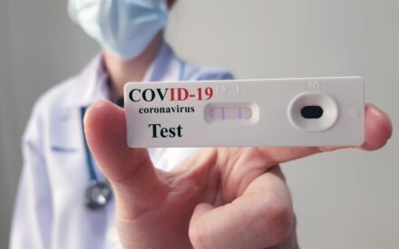 Ученые установили причину положительного теста на Covid-19 после выздоровления