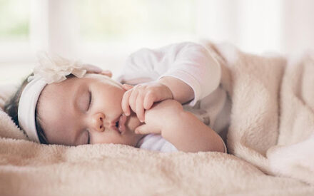 Зачем новорожденным белый шум и где его взять