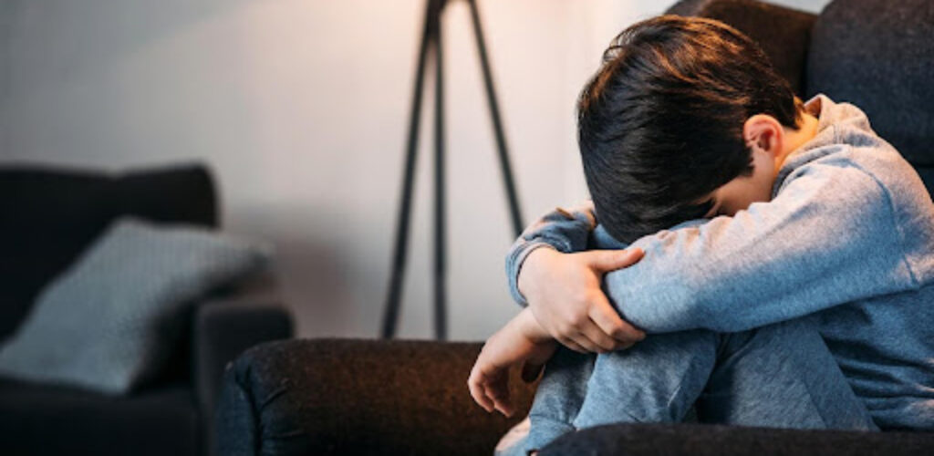 Детская депрессия: почему возникает и как с ней бороться