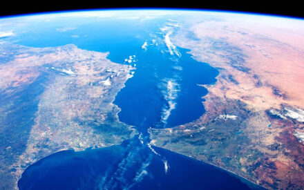 Почему нельзя объединить Африку и Европу через Гибралтарский пролив?