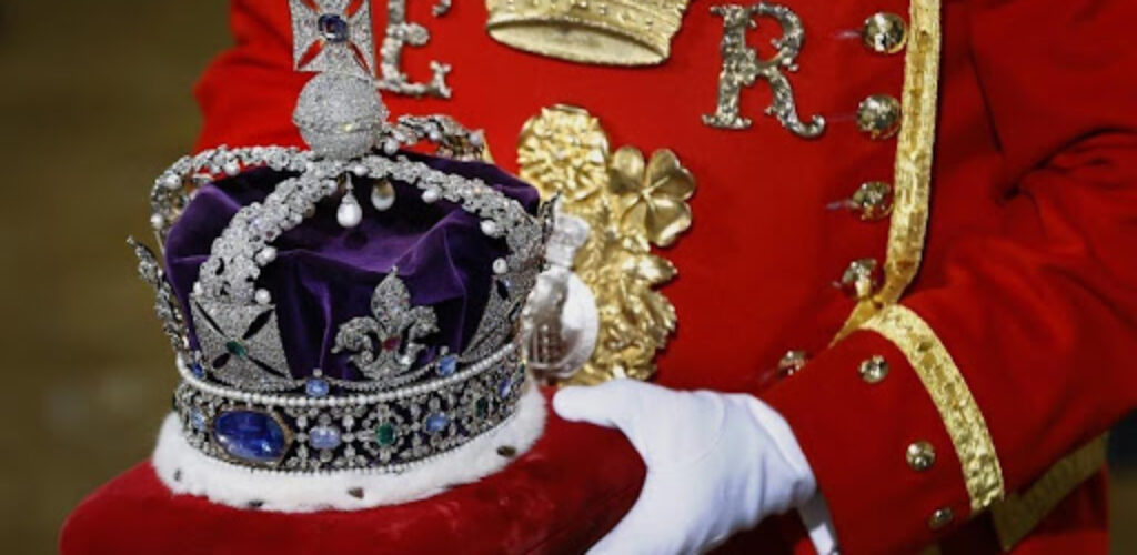 Сколько весит Британская корона? Краткая история тысячелетней монархии