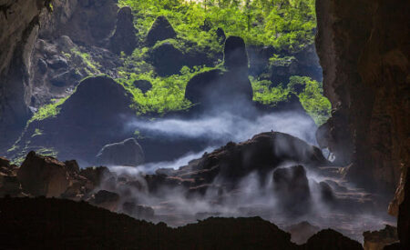 Самая большая пещера на планете: бесконечный Шондонг