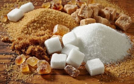 В чем разница между коричневым сахаром и белым
