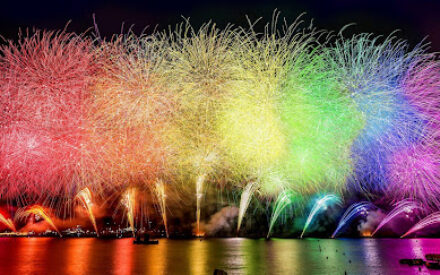Взрывная химия: почему у фейерверков разноцветные огни 