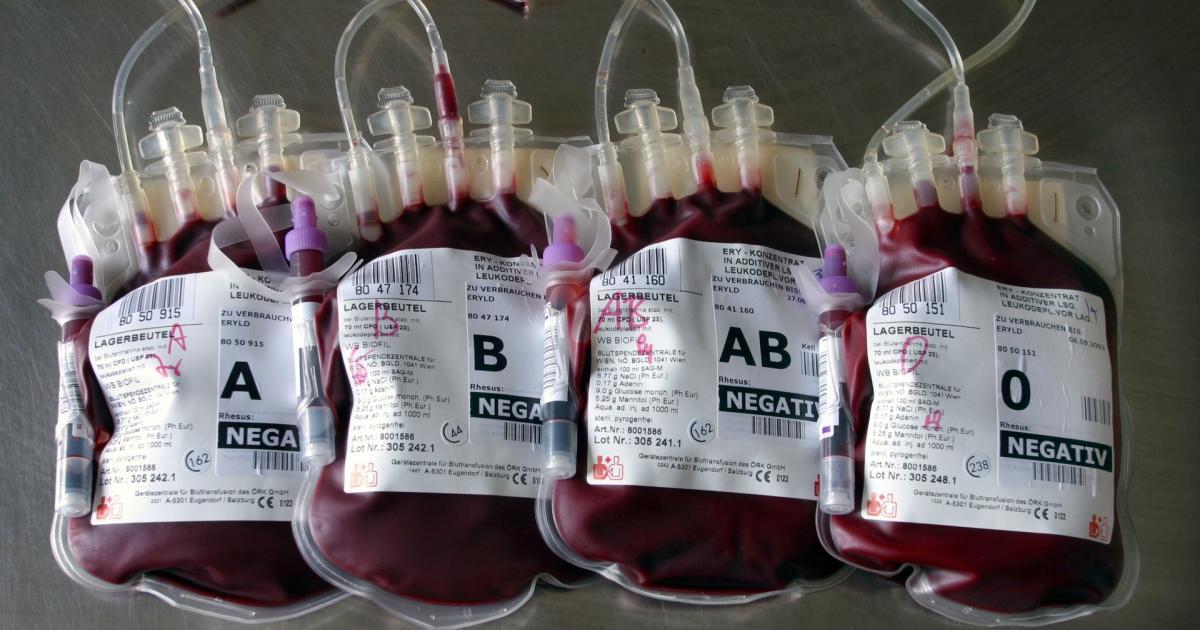 Донорство эритроцитов. Пакеты для хранения крови. Упаковка крови. Пакет с кровью для переливания. Контейнер для переливания крови.